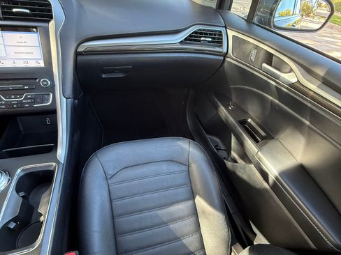 Used 2017 Ford Fusion Energi SE FWD image 13