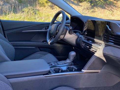 Used 2026 Toyota Camry LE image 8