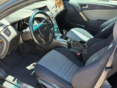 Used 2016 Hyundai Genesis 3.8 image 4