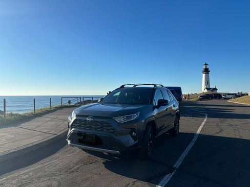 Used 2020 Toyota RAV4 XSE image 2