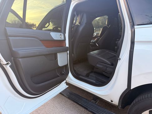 Used 2023 Lincoln Navigator L Reserve image 18