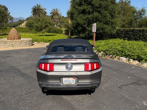Used 2011 Ford Mustang Premium w/ 201A Rapid Spec Order Code RWD image 8