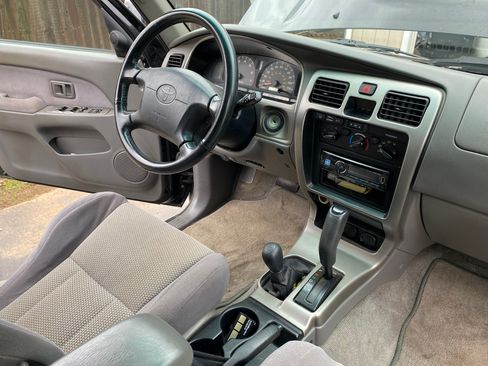 Used 2002 Toyota 4Runner SR5 image 22