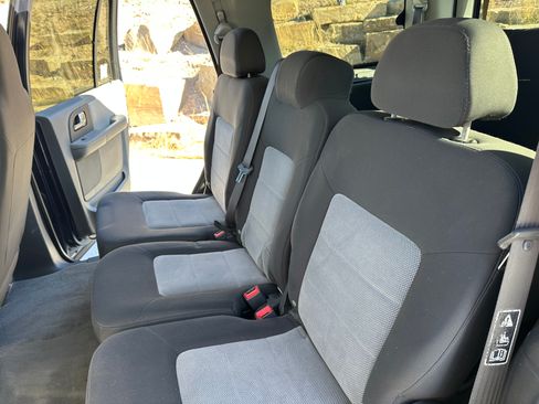 Used 2004 Ford Expedition XLT image 22