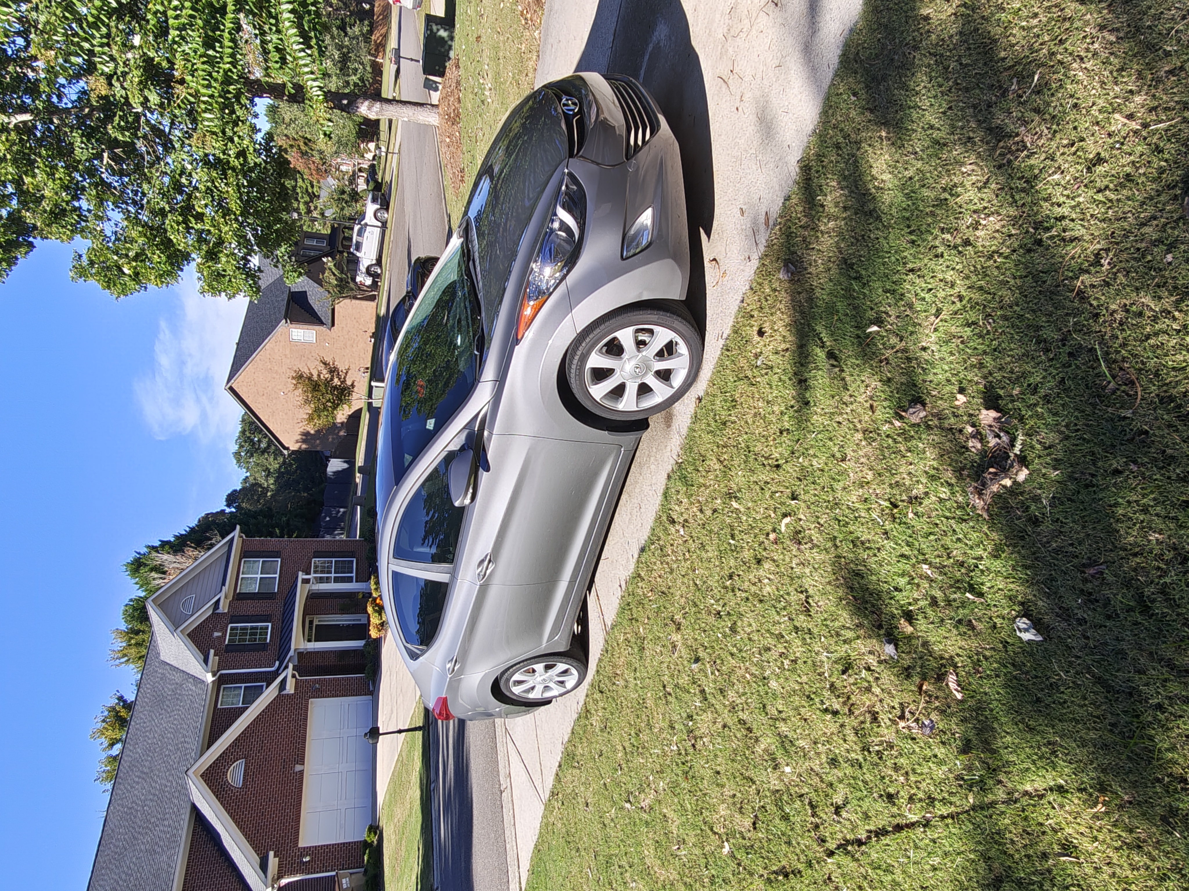 Used 2013 Hyundai Elantra Limited w/ Technology Pkg FWD image 1
