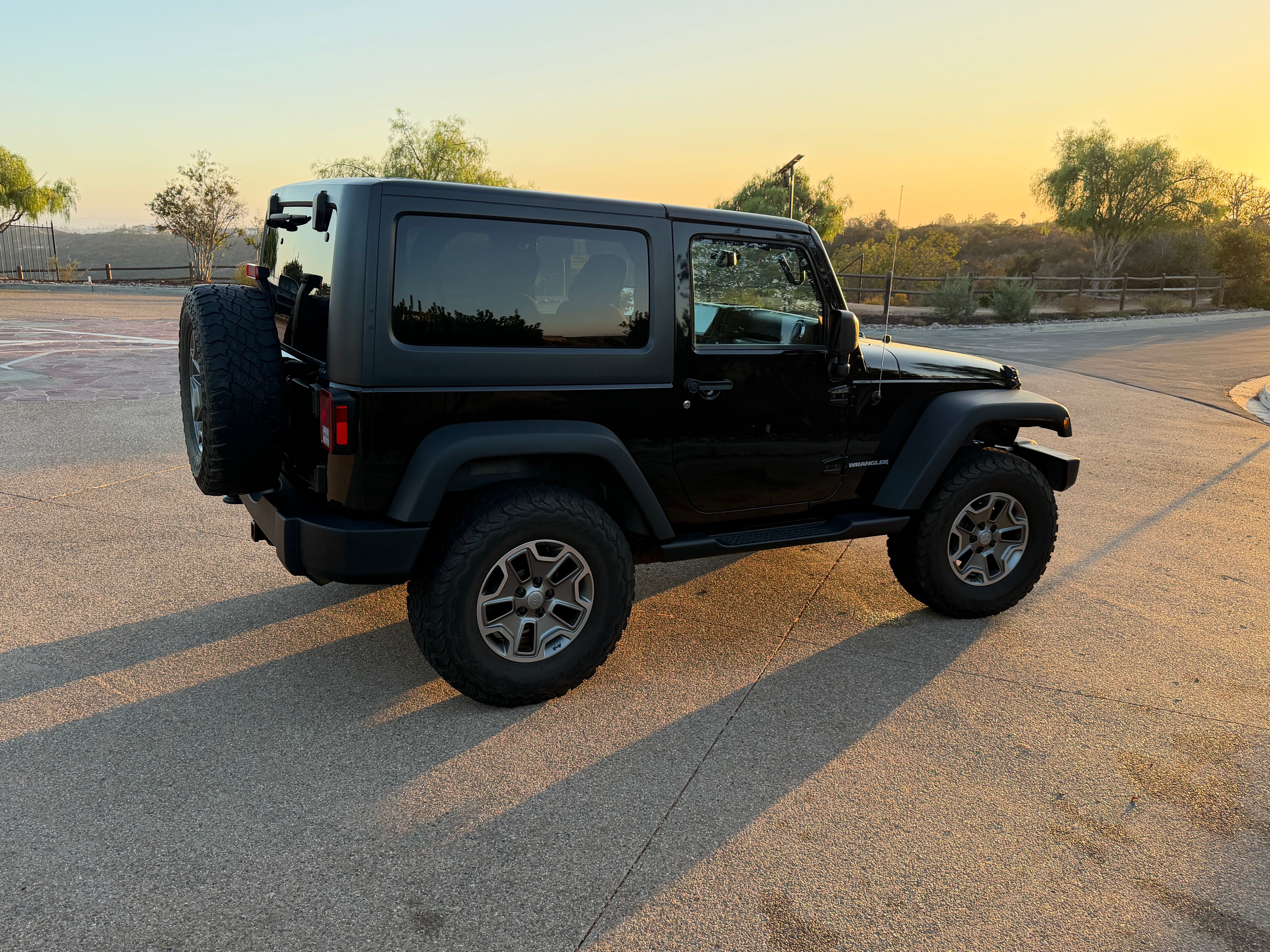 Used 2013 Jeep Wrangler Rubicon w/ Dual Top Group AWD/4WD image 13