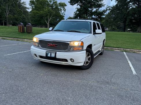 Used 2005 GMC Yukon XL Denali AWD/4WD image 1