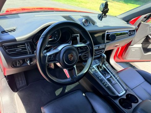Used 2020 Porsche Macan AWD/4WD image 11