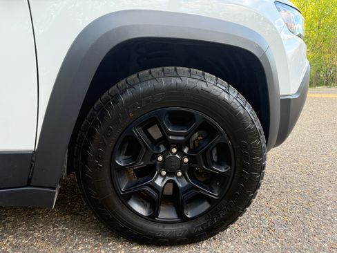 Used 2020 Jeep Cherokee Trailhawk w/ Comfort/Convenience Group AWD/4WD image 21