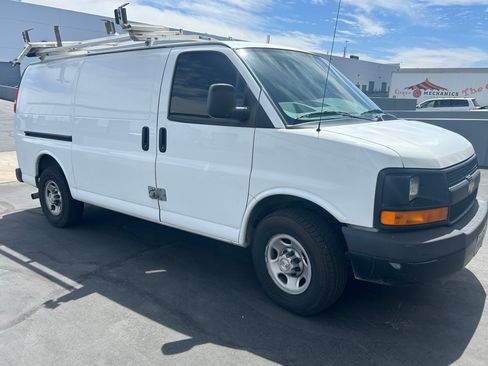 Used 2015 Chevrolet Express 2500 RWD image 4
