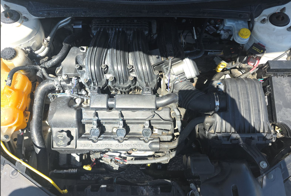 Used 2010 Chrysler Sebring Limited FWD image 10