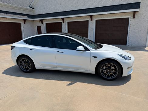 Used 2022 Tesla Model 3 Long Range AWD/4WD image 4