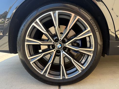 Used 2021 BMW X7 M50i w/ Dynamic Handling Package AWD/4WD image 16