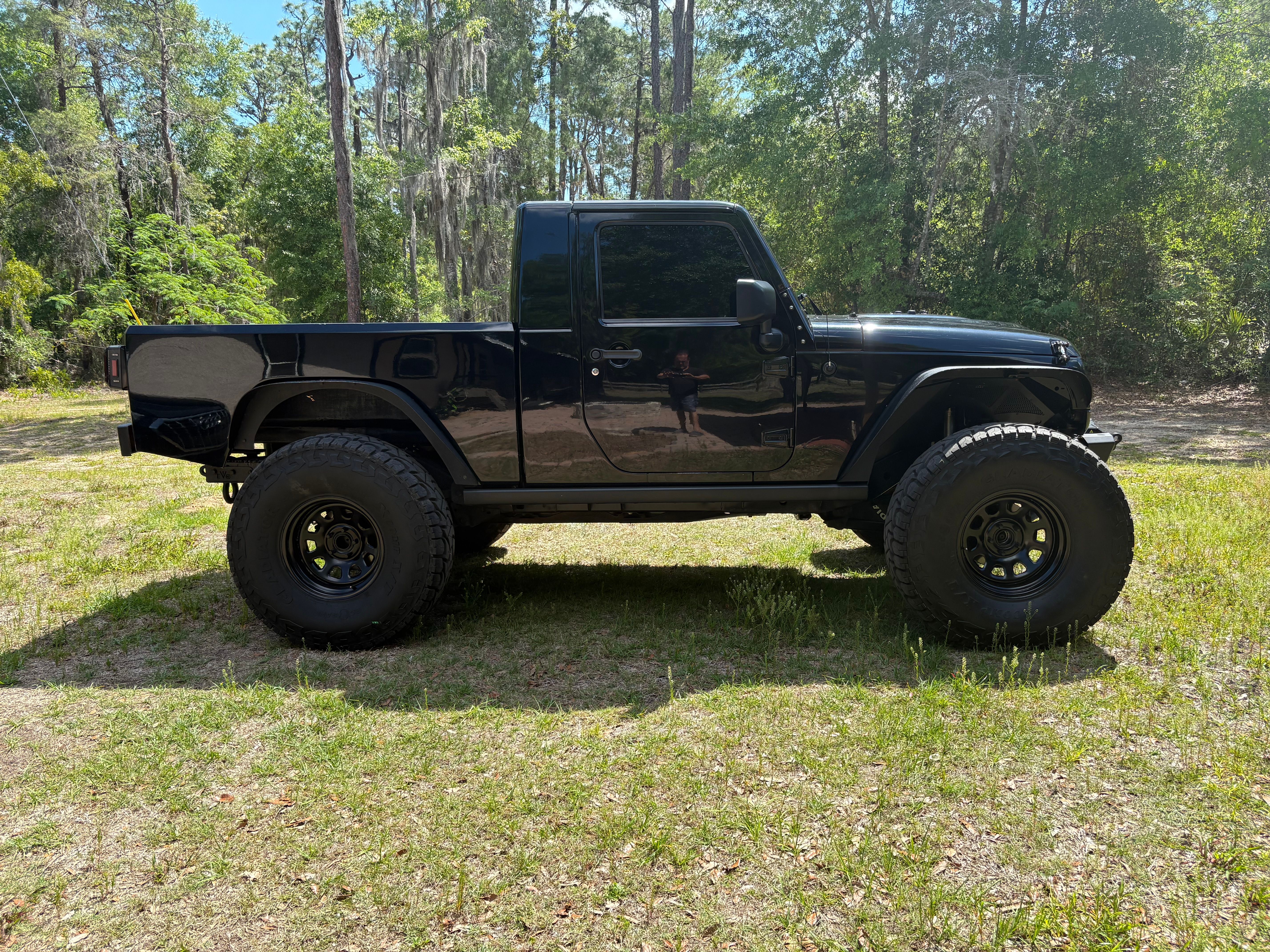 Used 2017 Jeep Wrangler Unlimited Sport w/ Connectivity Group AWD/4WD image 1