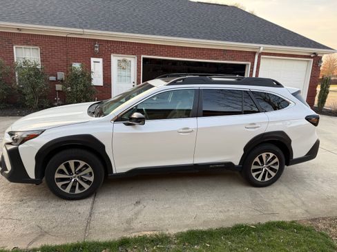 Used 2024 Subaru Outback Premium image 2