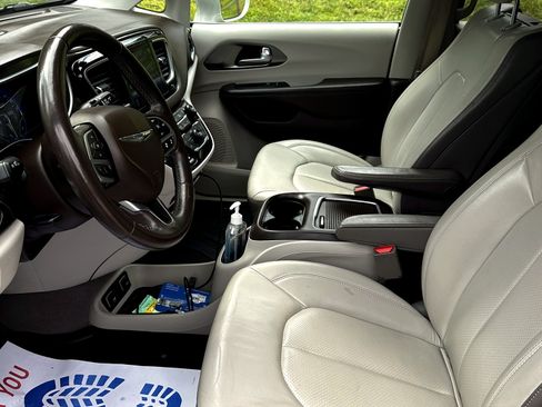 Used 2017 Chrysler Pacifica Touring-L Plus w/ Advanced Safetytec Group image 12