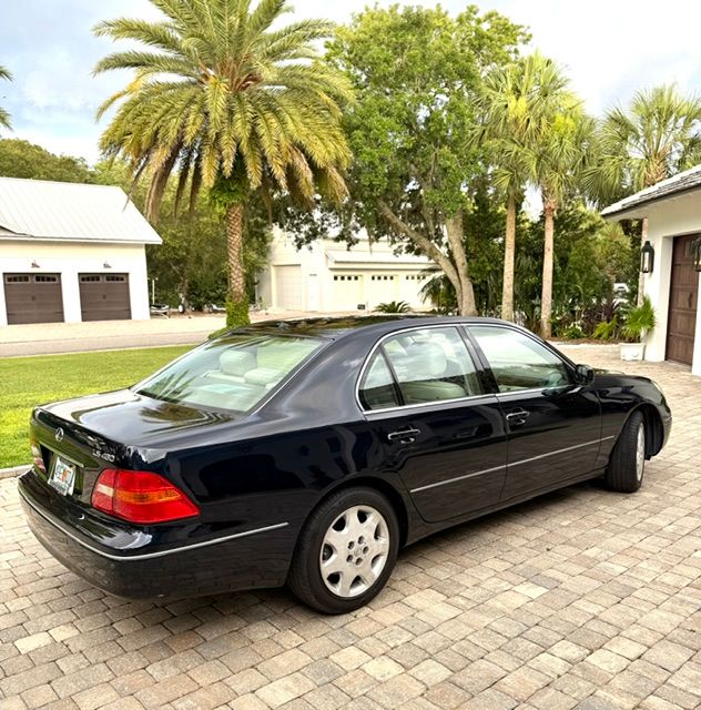 Used 2001 Lexus LS 430 w/ Ultra Luxury Pkg RWD image 4