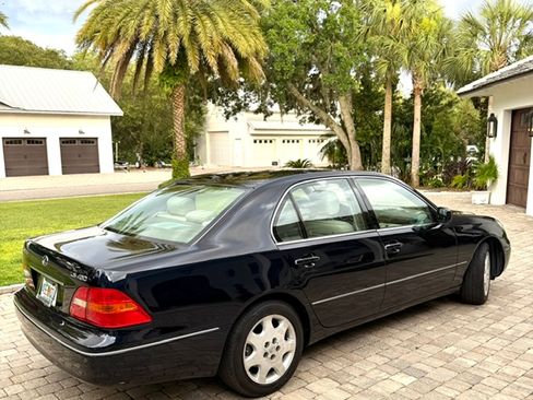 Used 2001 Lexus LS 430 w/ Ultra Luxury Pkg RWD image 4