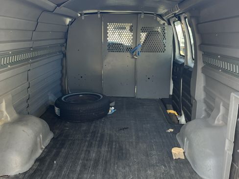 Used 2000 Chevrolet Express 1500 image 8