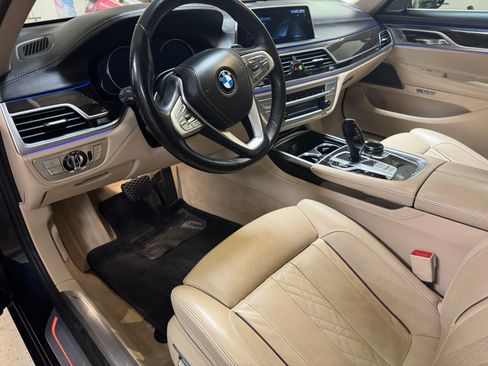Used 2016 BMW 740i image 2