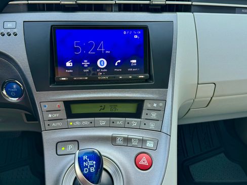 Used 2013 Toyota Prius Two image 17