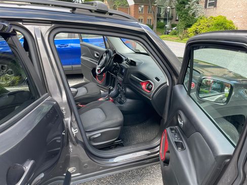 Used 2016 Jeep Renegade Trailhawk AWD/4WD image 9