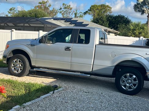 Used 2014 Ford F150 XLT w/ Equipment Group 302A Luxury AWD/4WD image 4