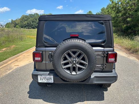 Used 2024 Jeep Wrangler Unlimited Sport AWD/4WD image 5