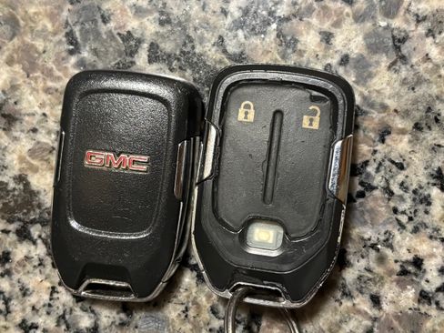 Used 2018 GMC Acadia SLE image 19