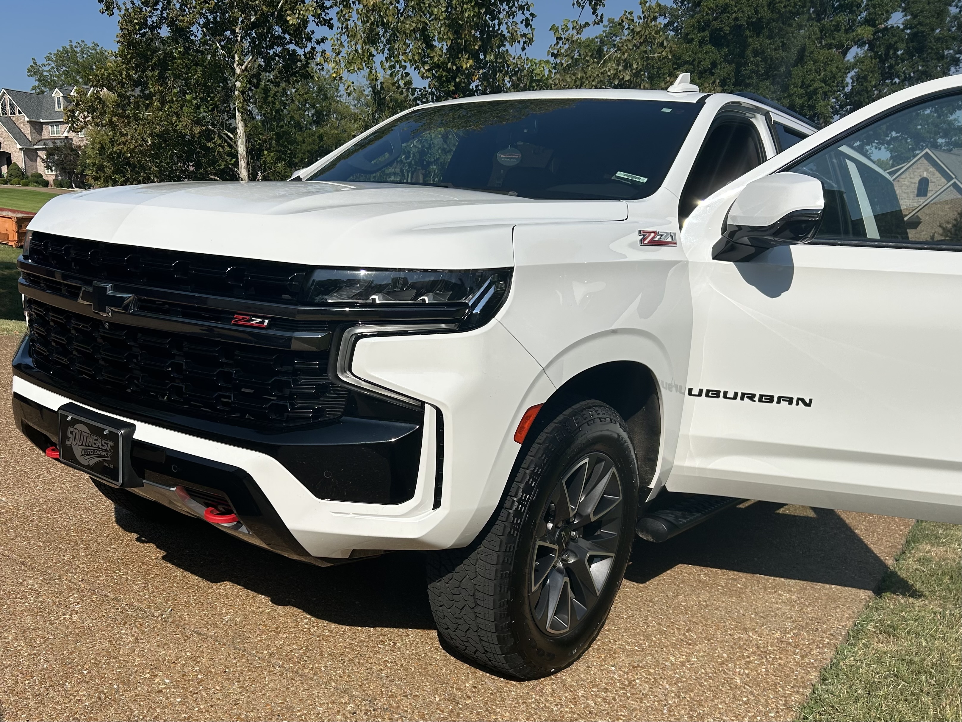 Used 2022 Chevrolet Suburban Z71 w/ Luxury Package AWD/4WD image 2