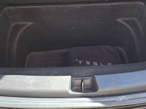 Used 2022 Tesla Model Y Long Range image 9