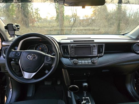 Used 2015 Toyota RAV4 XLE image 13