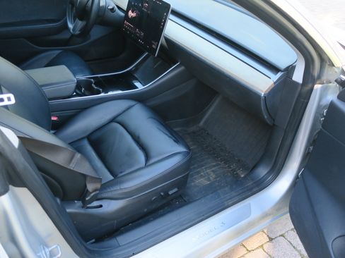 Used 2018 Tesla Model 3 Long Range image 19