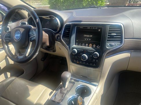 Used 2017 Jeep Grand Cherokee Overland w/ Jeep Active Safety Group RWD image 12