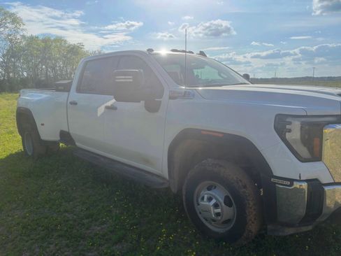 Used 2024 GMC Sierra 3500 Pro w/ Convenience Package image 1