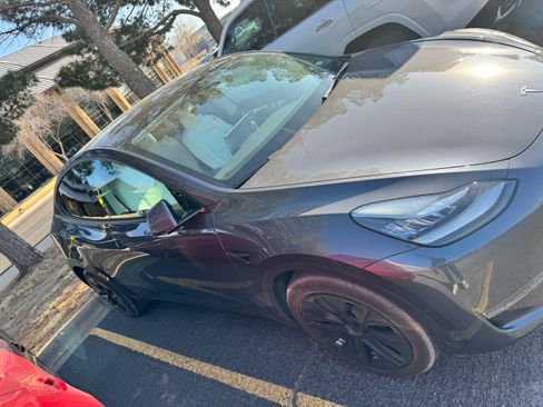 Used 2022 Tesla Model Y Long Range image 8