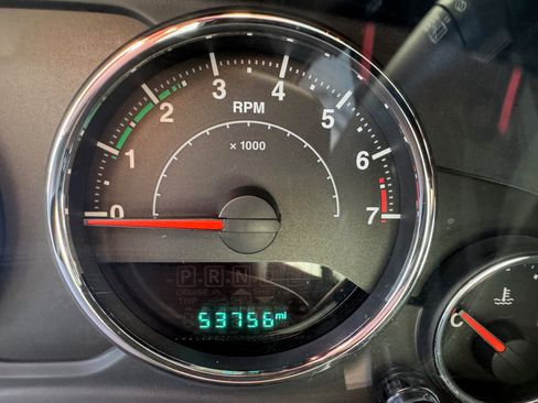 Used 2015 Jeep Wrangler Unlimited Sahara w/ Max Tow Package AWD/4WD image 8