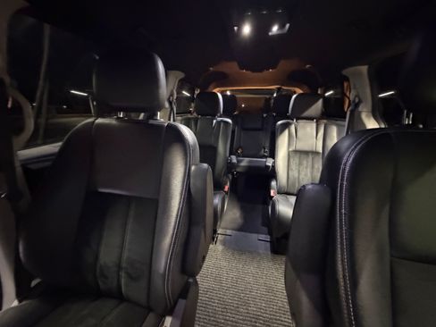 Used 2017 Dodge Grand Caravan SXT w/ Driver Convenience Group image 13