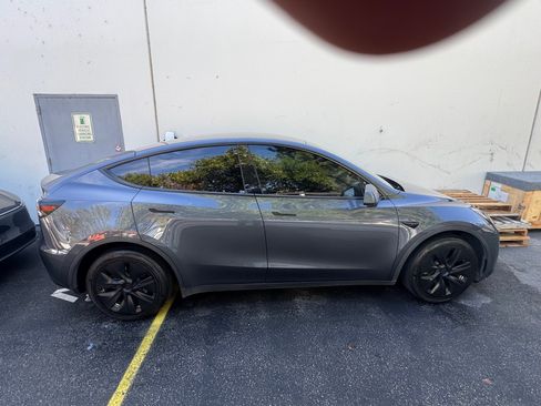 Used 2023 Tesla Model Y Long Range image 4