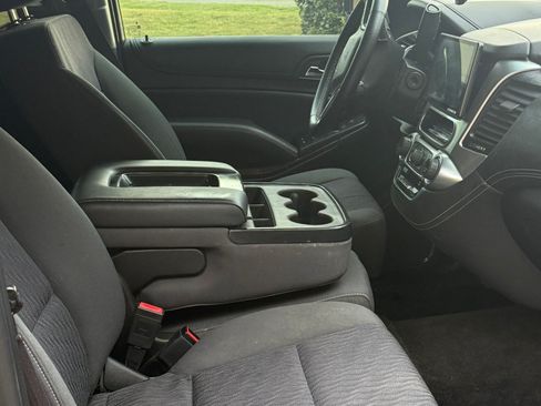 Used 2016 Chevrolet Suburban LS RWD image 2