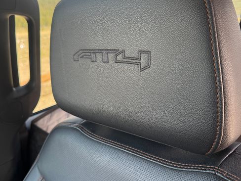 Used 2022 GMC Sierra 1500 AT4 w/ AT4 Preferred Package AWD/4WD image 12