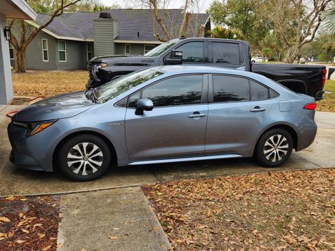 Used 2021 Toyota Corolla LE image 4