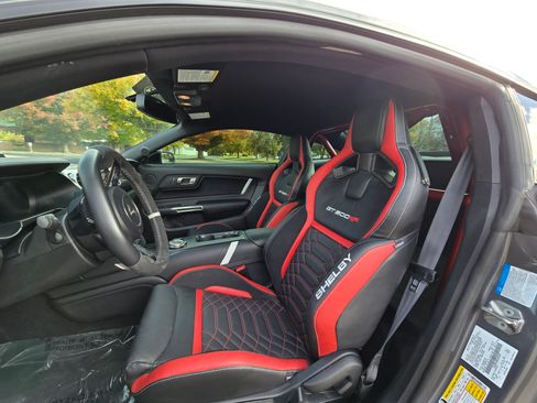 Used 2021 Ford Mustang Shelby GT500 w/ Carbon Fiber Track Pack image 8