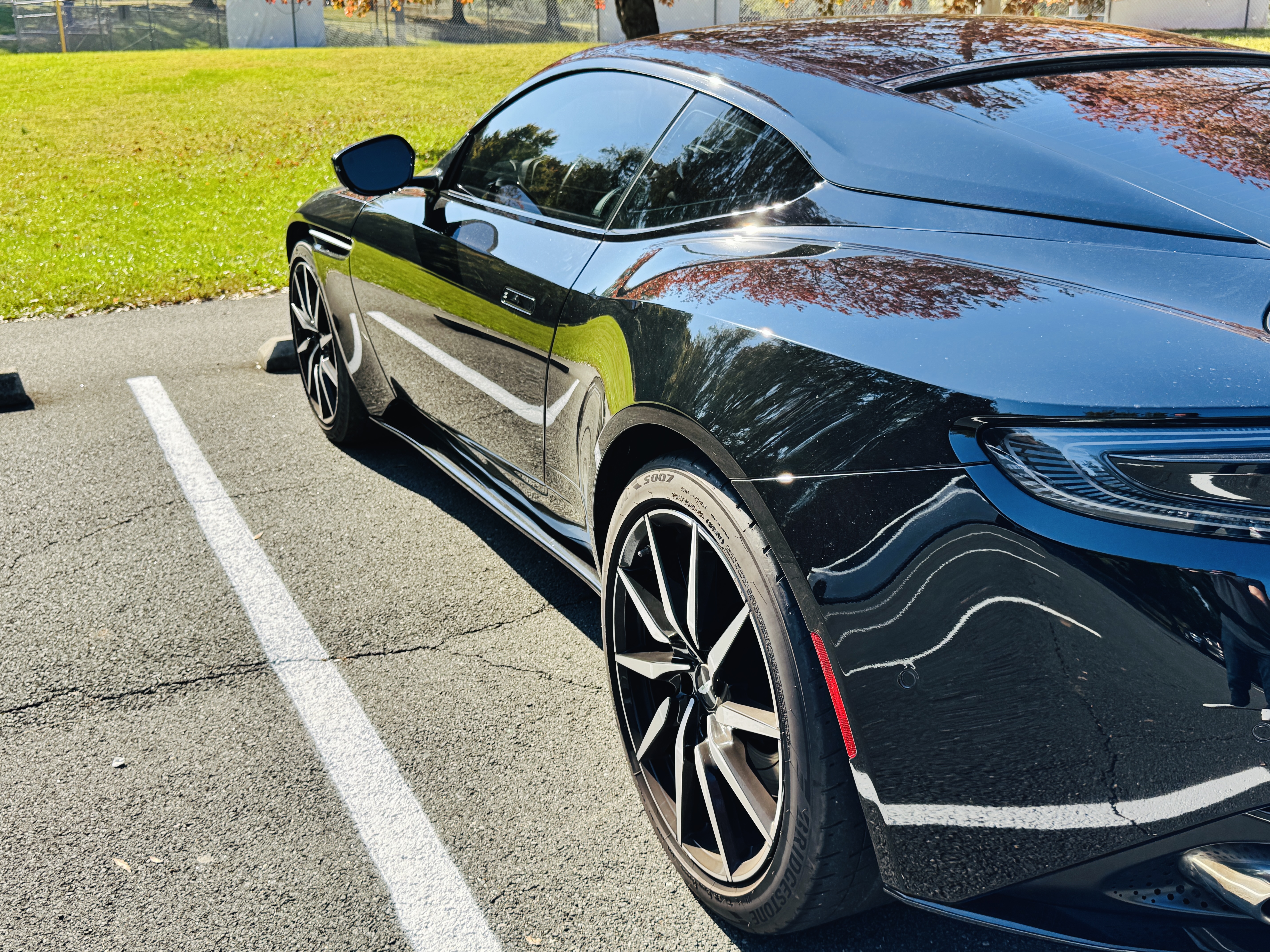 Used 2018 Aston Martin DB11 Coupe RWD image 6