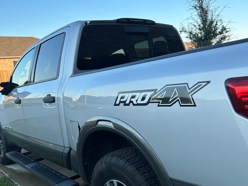 Used 2017 Nissan Titan PRO-4X AWD/4WD image 6