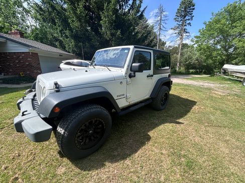 Used 2013 Jeep Wrangler Sport w/ Connectivity Group AWD/4WD image 10