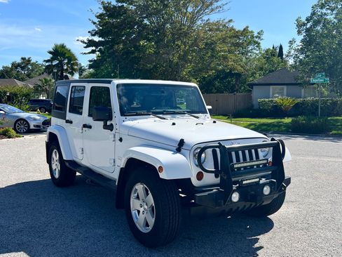 Used 2012 Jeep Wrangler Unlimited Sahara w/ Connectivity Group AWD/4WD image 10
