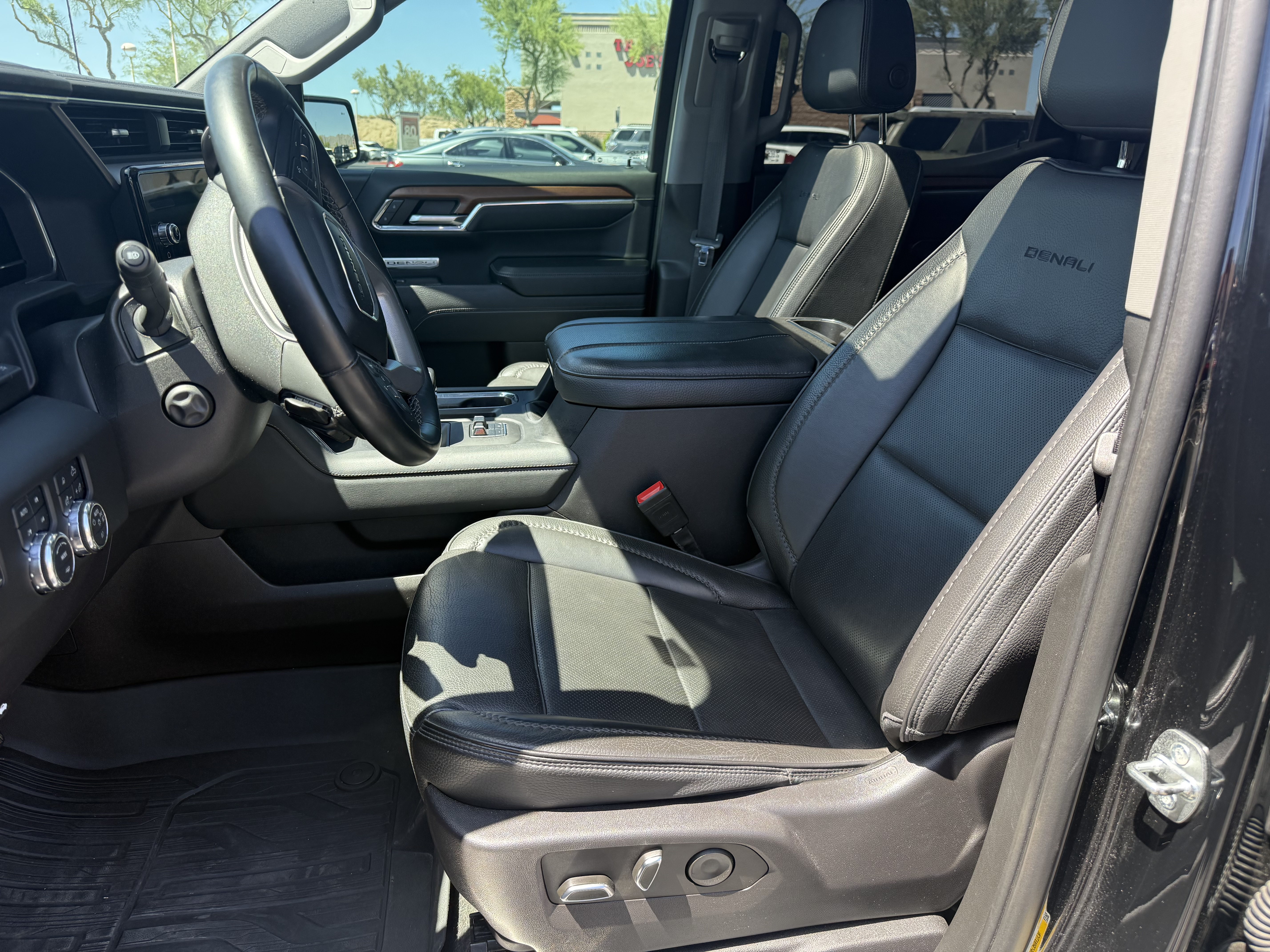 Used 2023 GMC Sierra 1500 Denali w/ Denali Reserve Package AWD/4WD image 8