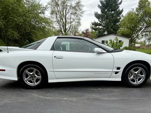 Used 2000 Pontiac Firebird Formula w/ Security Pkg RWD image 6