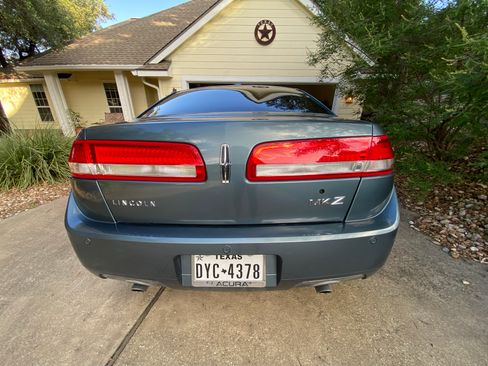 Used 2011 Lincoln MKZ FWD image 4